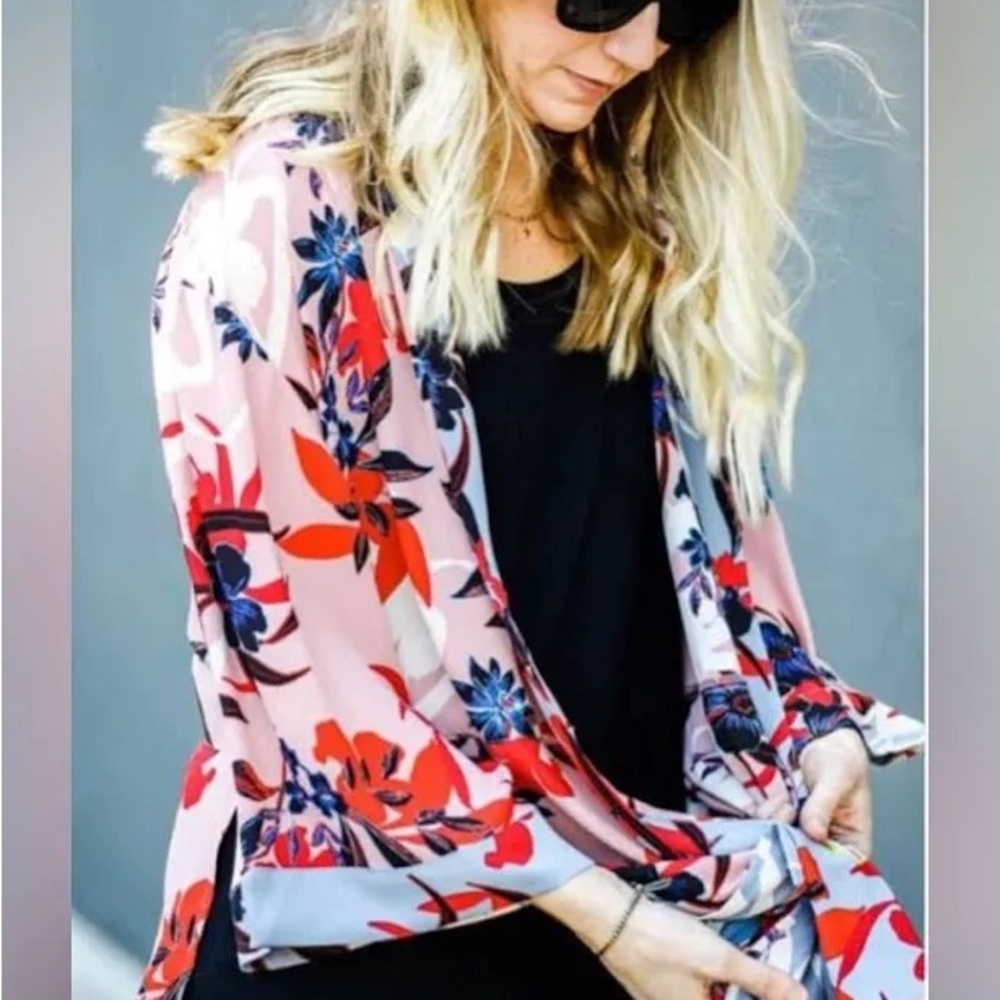 Cabi Blooming Blush Floral Kimono (M/L)